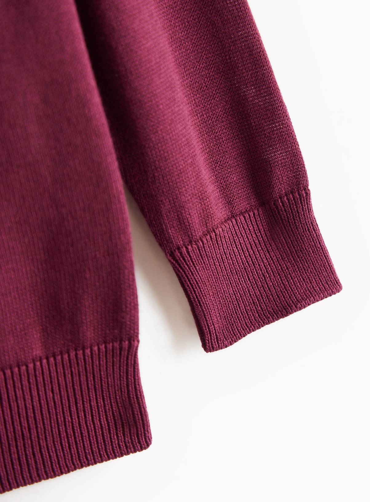 2 Pack Unisex Dark Red V Neck Jumpers 7 years - Image 6